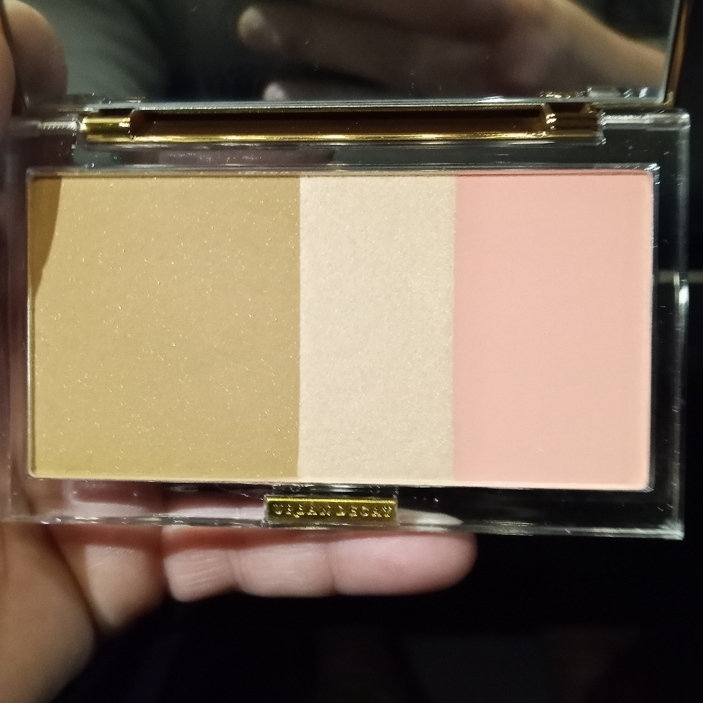Urban decay Highlighter counter n Blush never used still in box